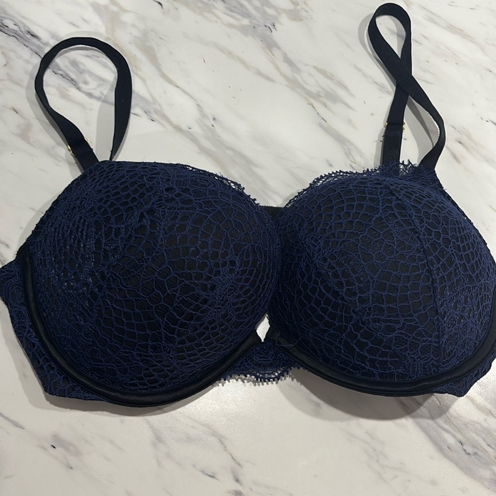 Victoria Secret Bombshell Bra 36c
